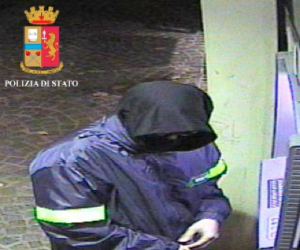 Opeatore socio sanitario ladro