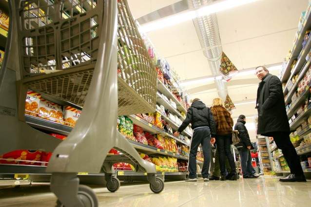 Confcommercio-famiglie-sempre-più-povere-e-consumi-al-minimo-638x425